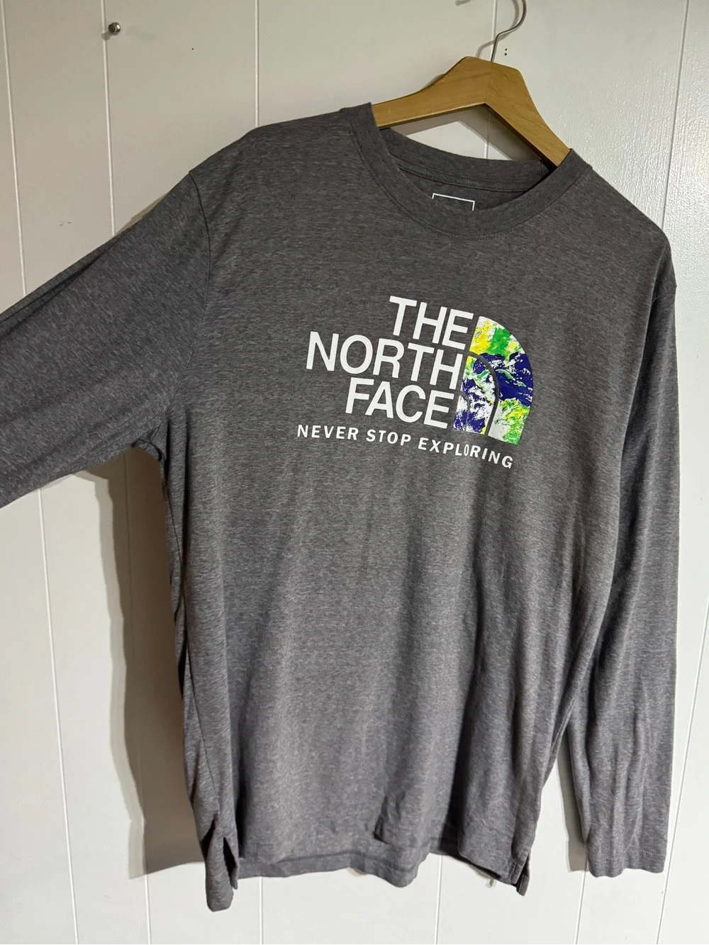 The North Face Men’s Long Sleeve Earth Graphic T-shirt Logo Tee Grey Large TNF